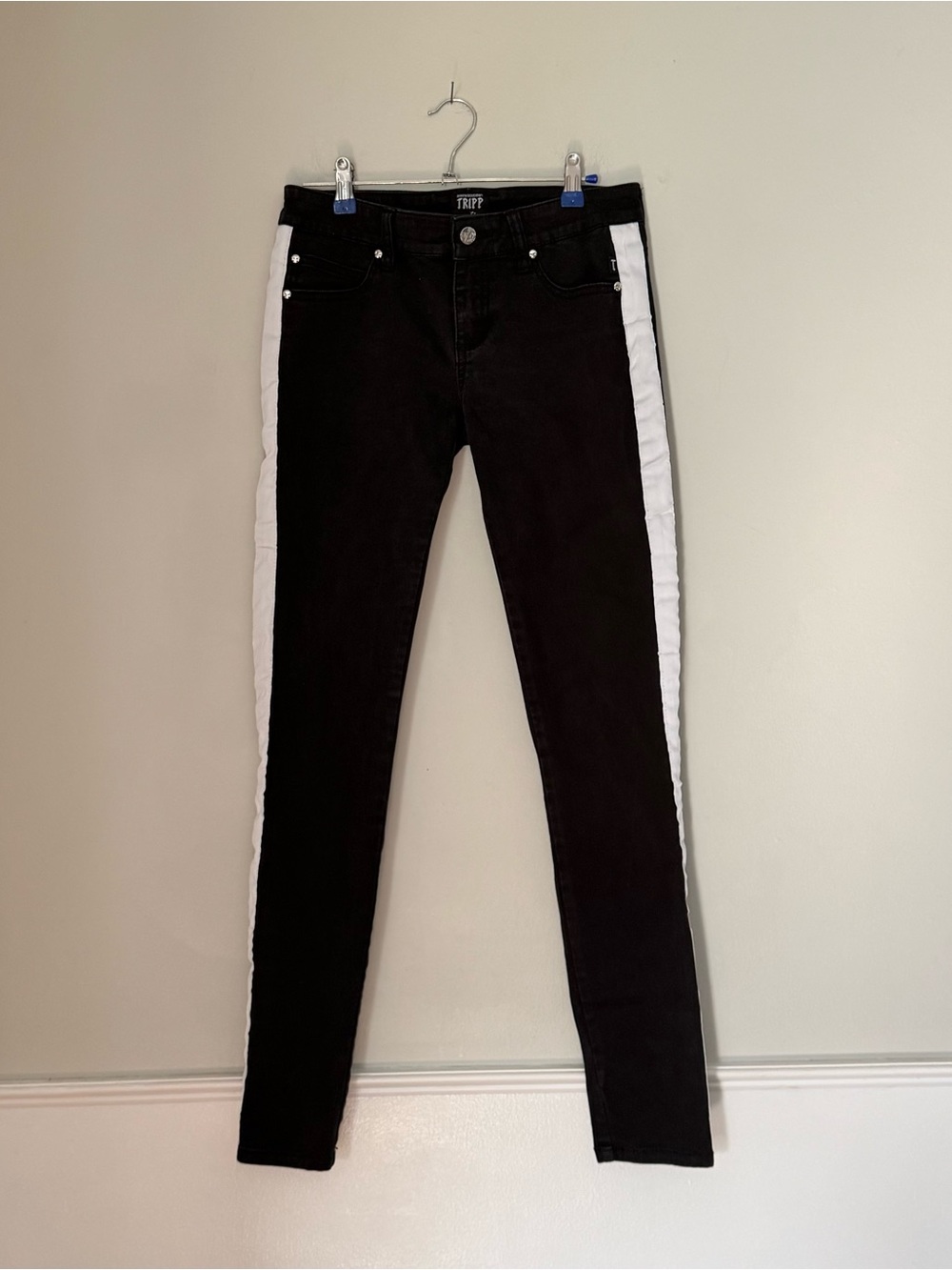 TRIPP NYC Black Skinny Jeans with Contrasting White Side Stripe Womens Size 7/28
